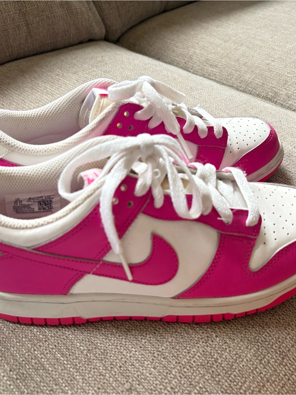 Nike Women's Low-Top Sneakers in White and Hot Pink